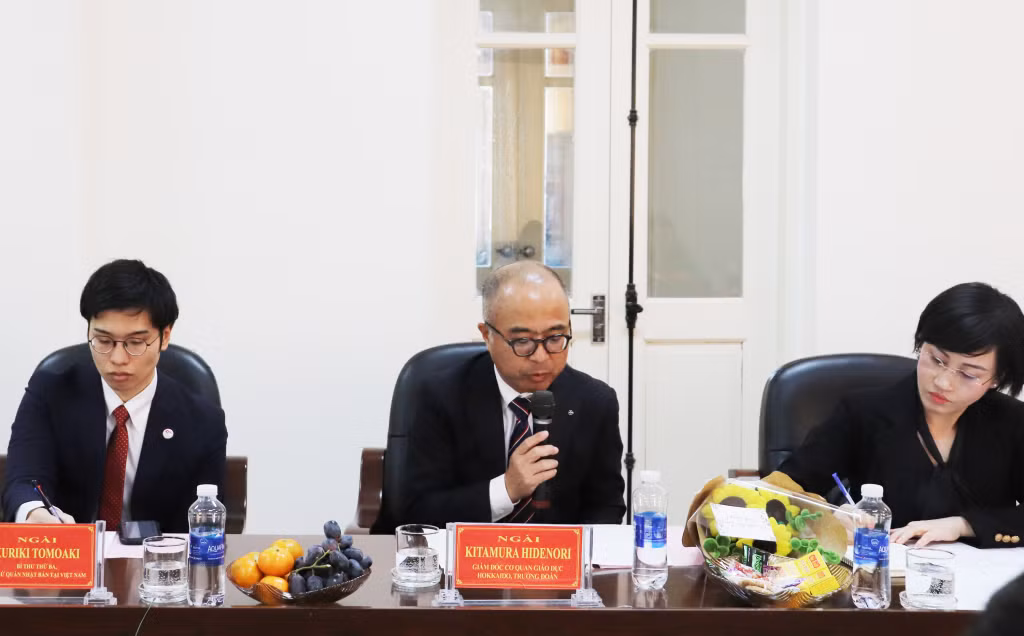 Ngài Kitamura Hidenori, Giám đốc Cơ quan Giáo dục tỉnh Hokkaido phát biểu tại buổi làm việc.