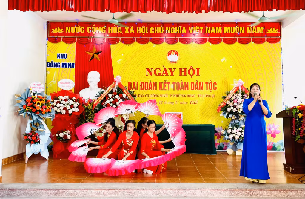 Tiết mục văn nghệ cho cán bộ, Nhân dân khu Đồng Minh, phường Phương Đông biểu diễn tại Ngày hội Đại đoàn kết toàn dân tộc.