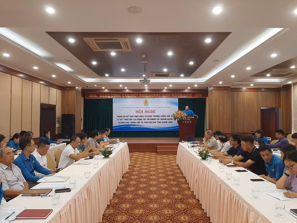Hội nghị đánh giá thực hiện thỏa ước lao động tập thể nhóm các doanh nghiệp GTVT trên địa bàn tỉnh, ngày 17/10/2023 (Ảnh: Công đoàn ngành GTVT cung cấp).