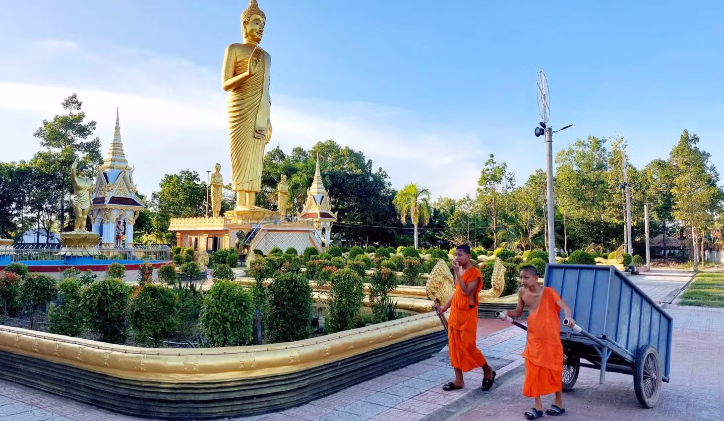 Một góc trong khuôn viên chùa.