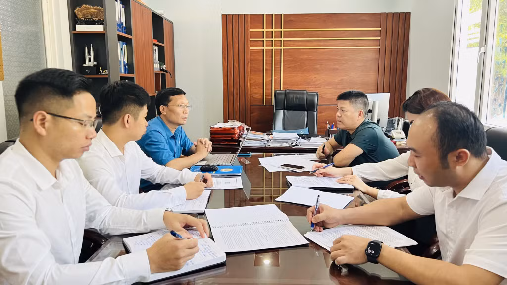 Lãnh đạo và Công đoàn Công ty CP Tư vấn thiết kế Miền Bắc họp bàn về thỏa ước lao động tập thể.