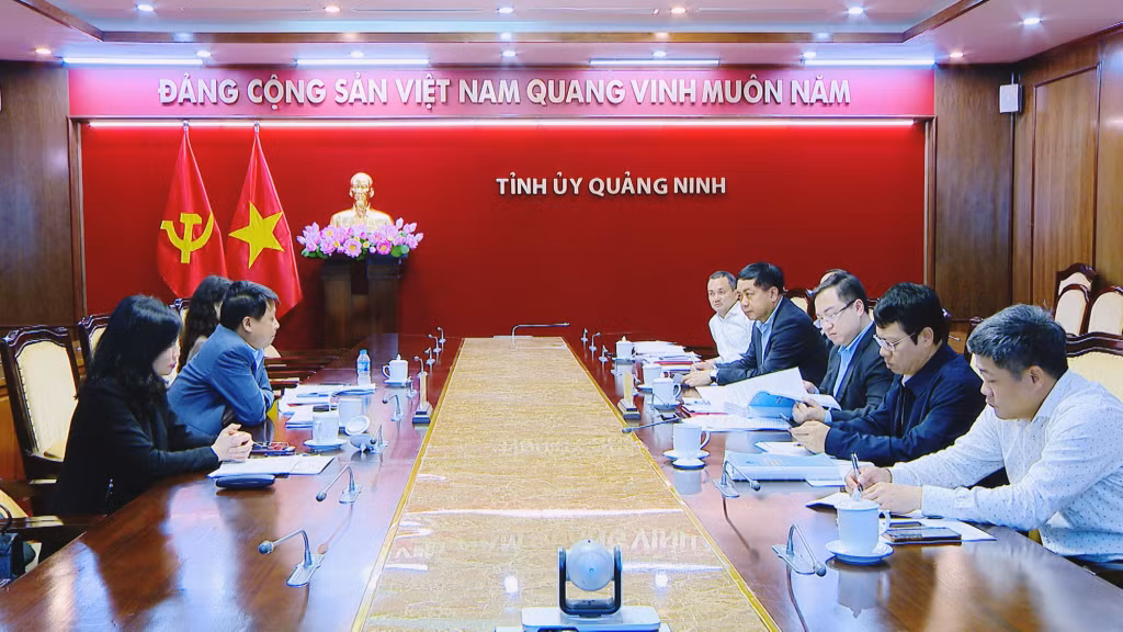 Quang cảnh buổi làm việc.