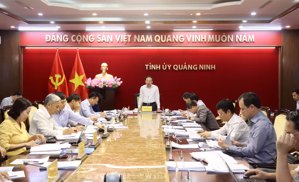 Đồng chí Nguyễn Xuân Ký, Ủy viên Trung ương Đảng, Bí thư Tỉnh ủy, Chủ tịch HĐND tỉnh, kết luận hội nghị.