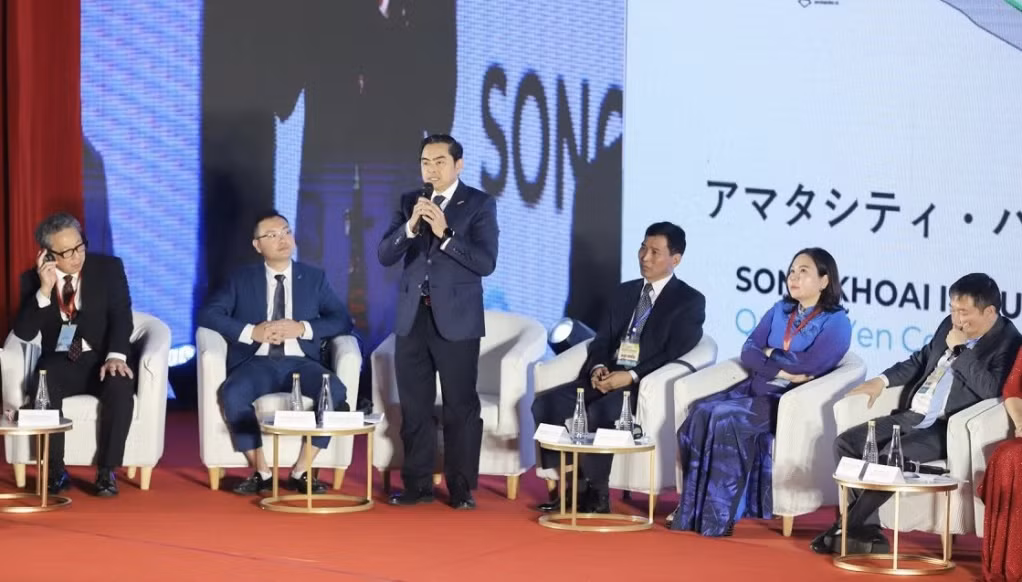 Các doanh nghiệp, nhà đầu tư tiêu biểu của 2 địa phương trao đổi, bàn luận những cơ hội, cách thức để nâng cao quan hệ hợp tác tại