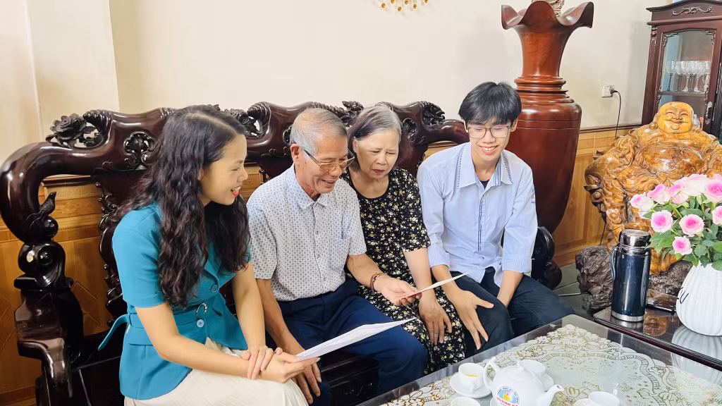 Gia đình cô Huyền luôn quan tâm, động viên con học giỏi.