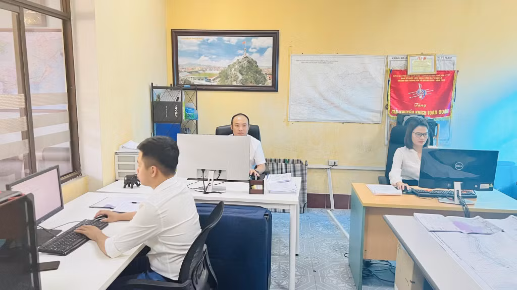 Người lao động làm việc tại Công ty CP Tư vấn Miền Bắc.