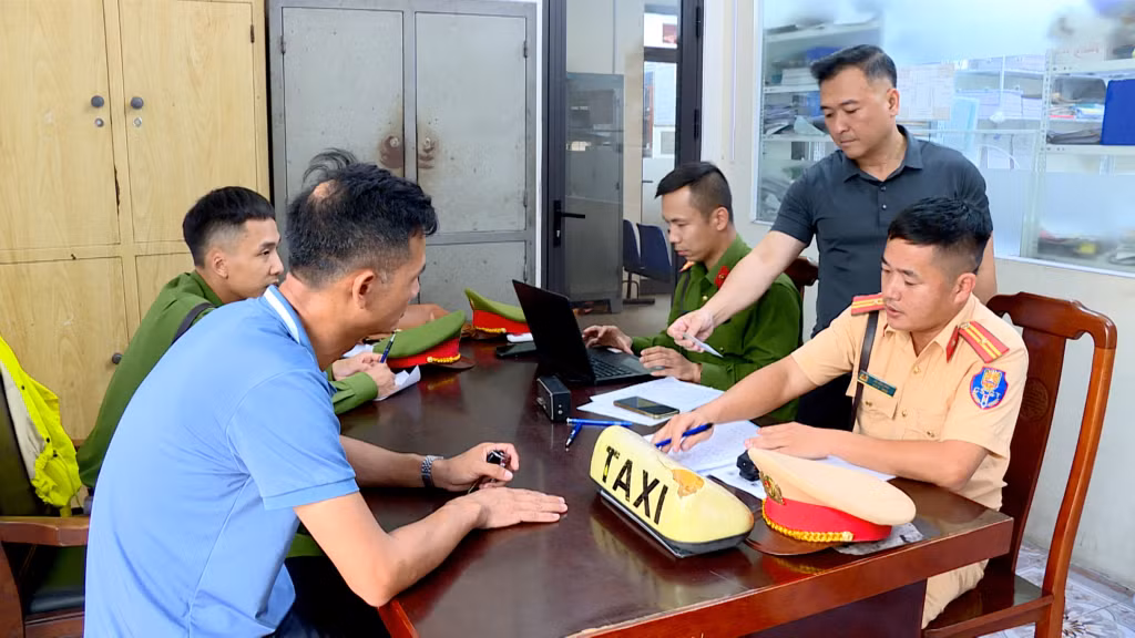 Năm 2023 và 6 tháng đầu năm 2024, Công an TP Hạ Long đã phát hiện xử lý gần 300 trường hợp taxi 