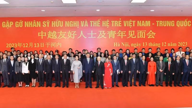 Tổng Bí thư Nguyễn Phú Trọng và Phu nhân, Tổng Bí thư, Chủ tịch Trung Quốc Tập Cận Bình và Phu nhân cùng các đại biểu tham dự Gặp gỡ nhân sĩ hữu nghị và thế hệ trẻ Việt Nam-Trung Quốc năm 2023. (Ảnh: nhandan.vn)
