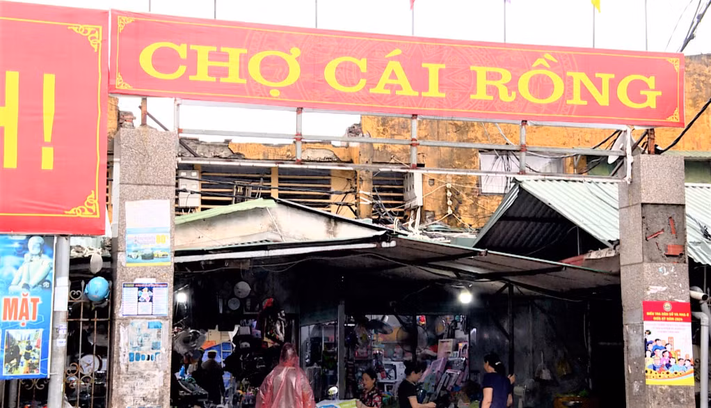 Sau 29 năm khai thác, sử dụng hiện nay nhiều hạng mục tại chợ Cái Rồng đã xuống cấp không đảm bảo an toàn PCCC.