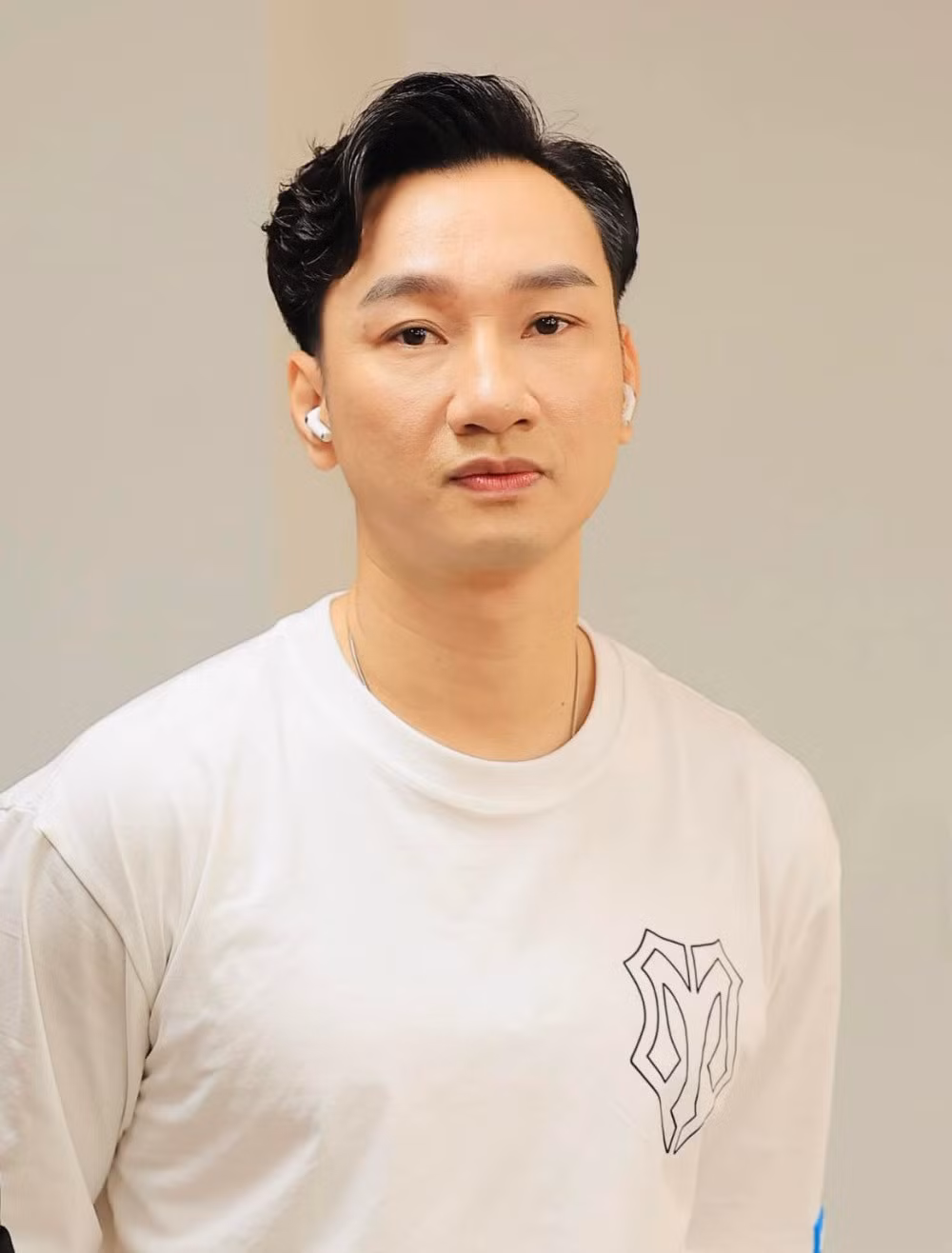 MC Thành Trung thể hiện khả năng trình diễn, ca hát khi tham gia “Anh trai vượt ngàn chông gai“. Ảnh: Nhà sản xuất