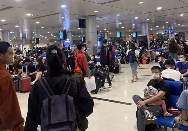 Hành khách trên máy bay tung tin đồn có lựu đạn trong vali, khiến chuyến bay bị tạm hoãn (ảnh minh họa). Ảnh: Thùy Trang