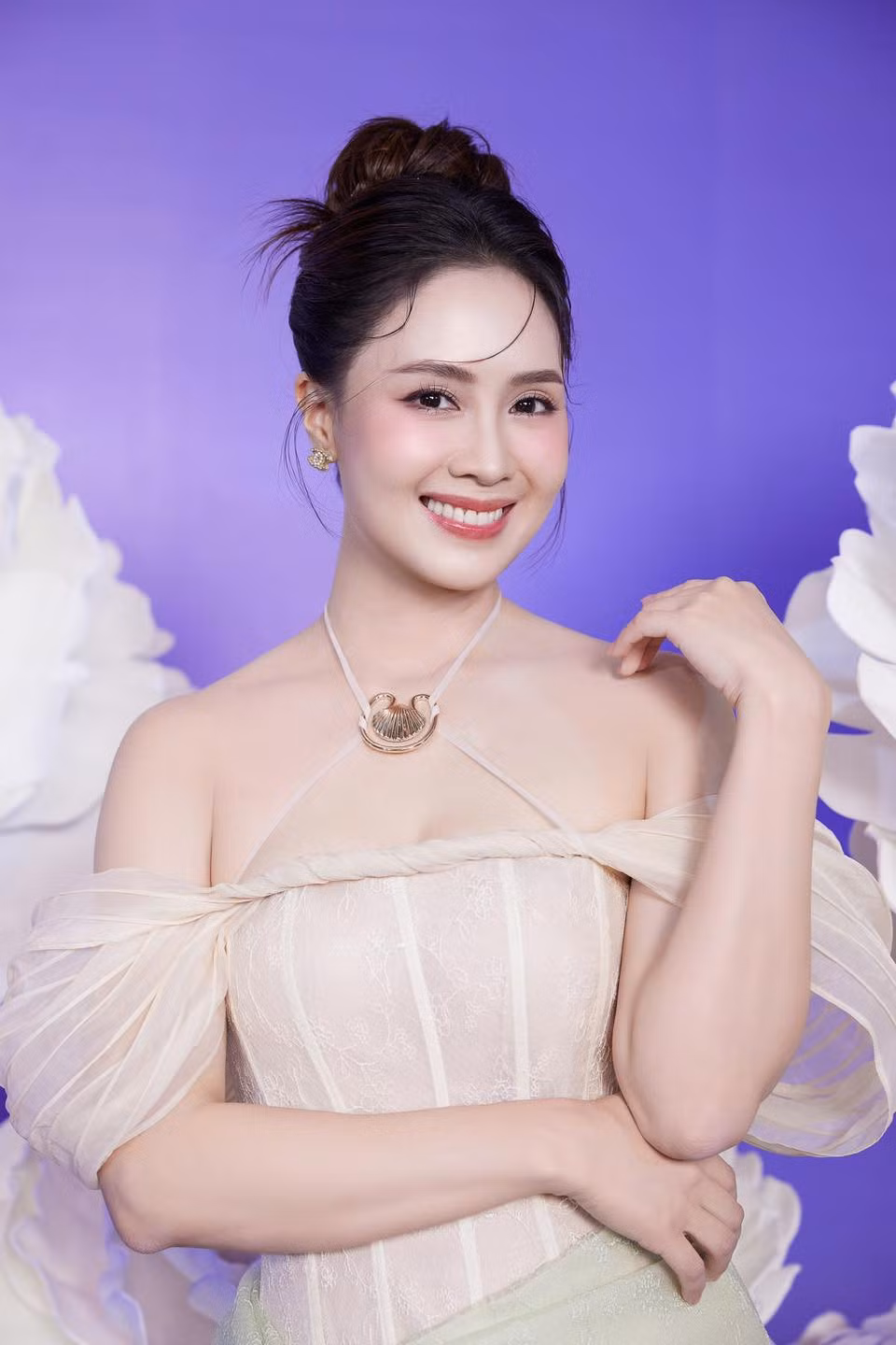 Ngoại hình khác hẳn của Hồng Diễm khi không còn là Ngân Hà.