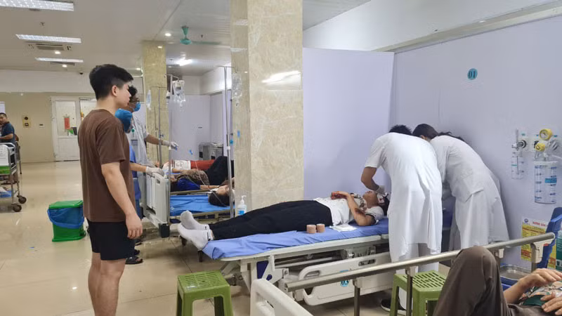 Các bệnh nhân đang được điều trị. Ảnh: Người dân cung cấp