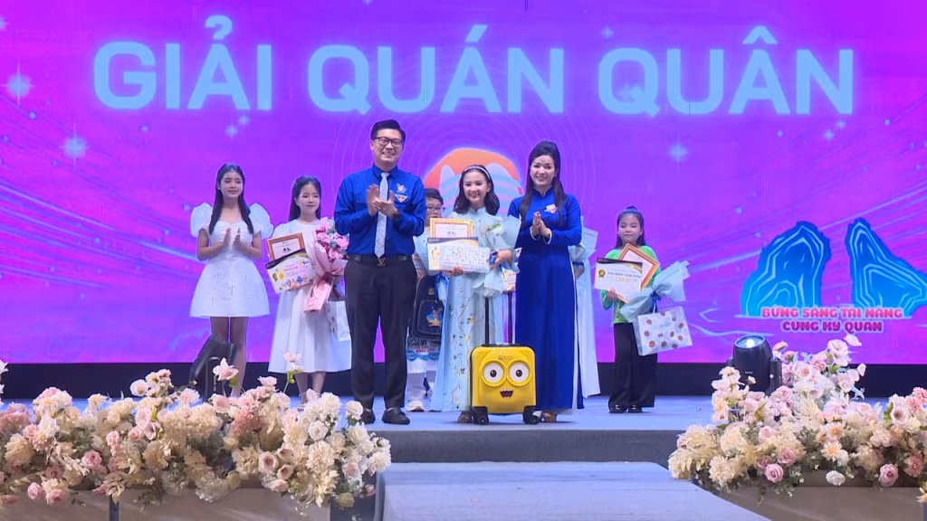 Thí sinh Bùi Mai Ngọc đoạt Quán quân bảng Tiểu học.