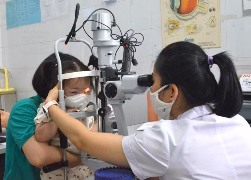 Đau mắt đỏ là bệnh thường gặp ở cả người lớn lẫn trẻ nhỏ. Ảnh: BVCC.
