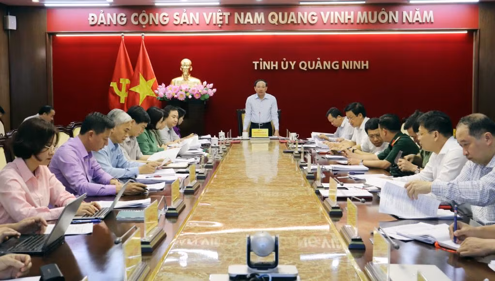 Đồng chí Nguyễn Xuân Ký, Ủy viên Trung ương Đảng, Bí thư Tỉnh ủy, Chủ tịch HĐND tỉnh chủ trì Hội nghị Ban Thường vụ Tỉnh ủy, tháng 6/2024.