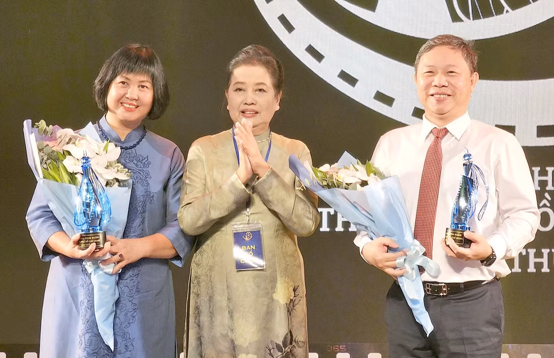 Bà Dương Cẩm Thúy (giữa) tại Liên hoan phim ngắn TP.HCM - Ảnh: MI LY