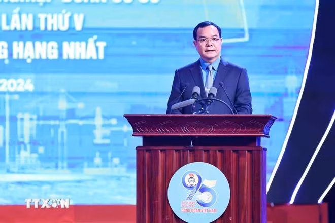 Chủ tịch Tổng Liên đoàn Lao động Việt Nam Nguyễn Đình Khang phát biểu. (Ảnh: Minh Đức/TTXVN)