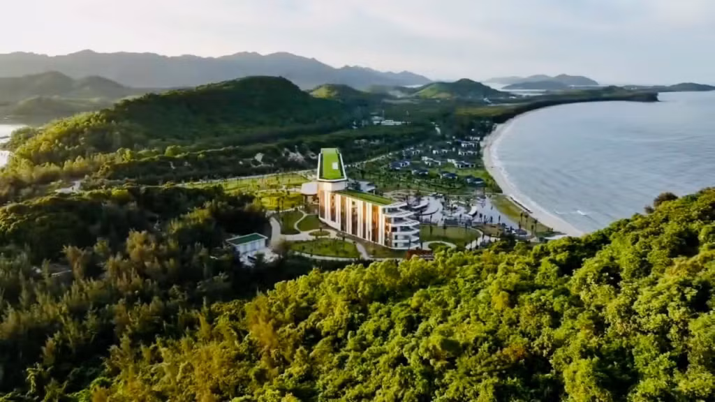 Angsana Quan Lạn - Hạ Long Bay là khu nghỉ dưỡng 5 sao chuẩn quốc tế thứ 2 tại Vân Đồn đi vào hoạt động trong năm 2024.