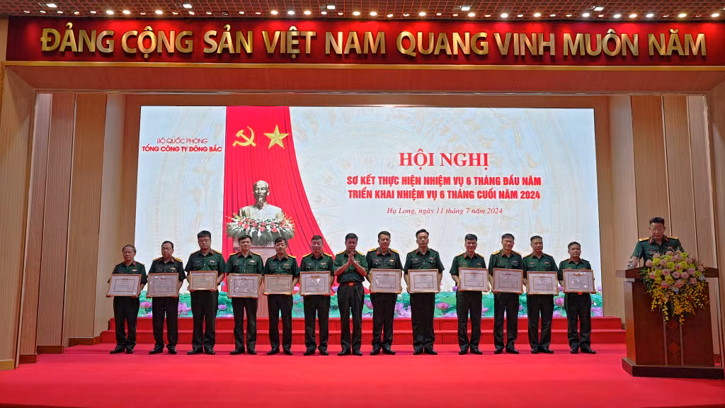 Các tập thể được Tổng Công ty Đông Bắc khen thưởng 