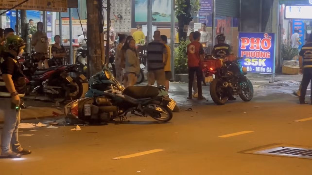 Nam thanh niên gây tai nạn nồng nặc mùi cồn. Ảnh: N.H