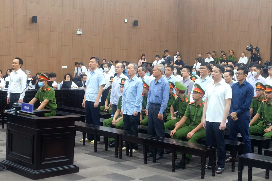 Các bị cáo tại tòa. Ảnh: CTV