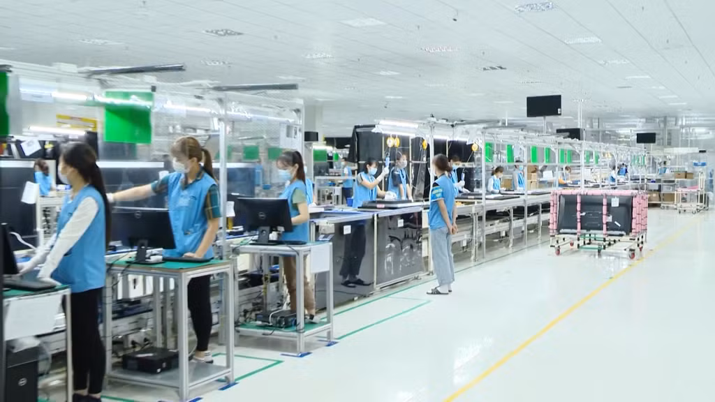 Hoạt động sản xuất tại Công ty TNHH Điện tử TonLy Việt Nam (Khu công nghiệp Đông Mai).