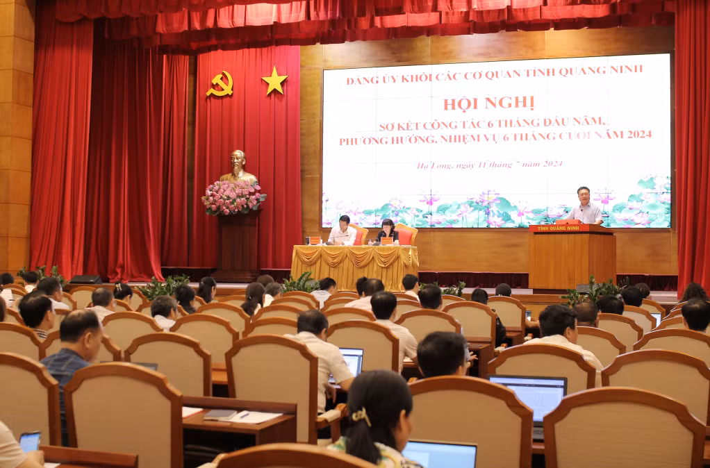Toàn cảnh hội nghị.