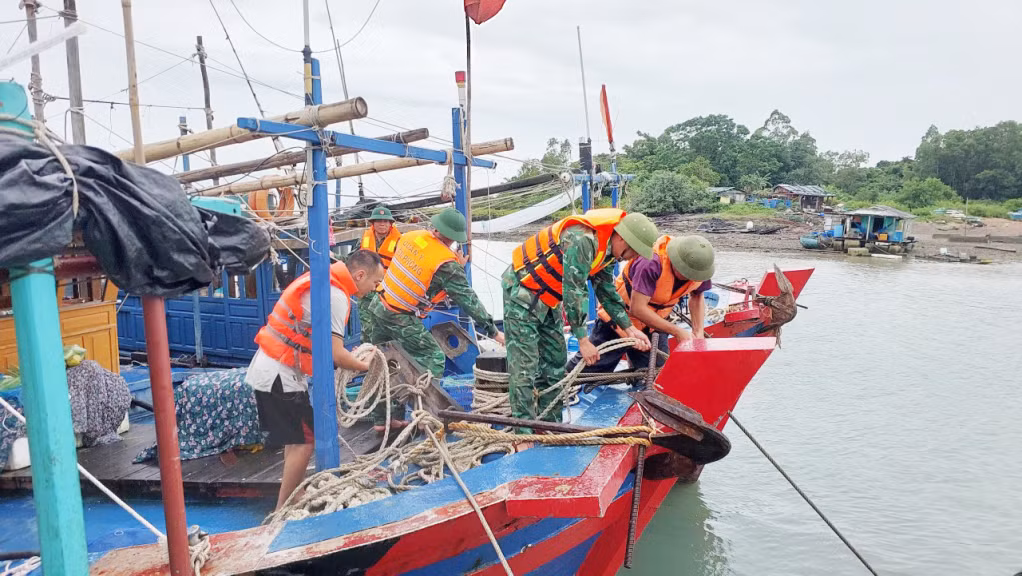 Đồn Biên cửa khẩu Cảng Vạn gia chủ động, quyết liệt trong phòng, chống bão số 2.