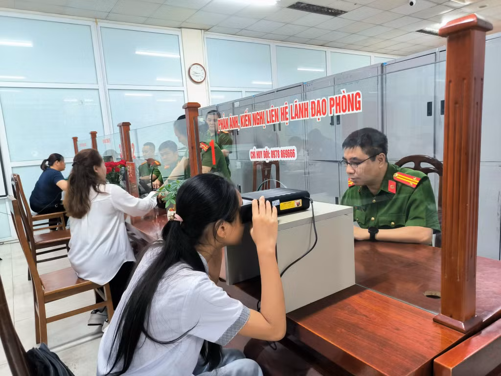 Thu nhận hồ sơ cấp thẻ Căn cước tại trụ sở Công an tỉnh.