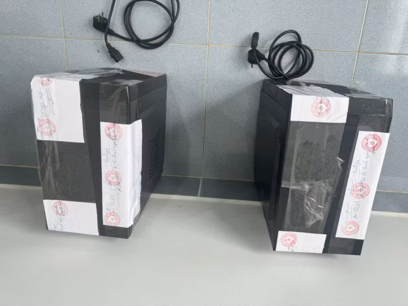 Tang vật gồm máy tính và điện thoại di động để các đối tượng cá độ bóng đá.