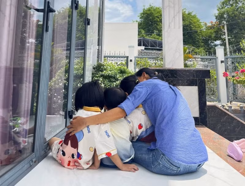 Mẹ con chị D. đã được đoàn tụ sau 3 tháng xa cách.
