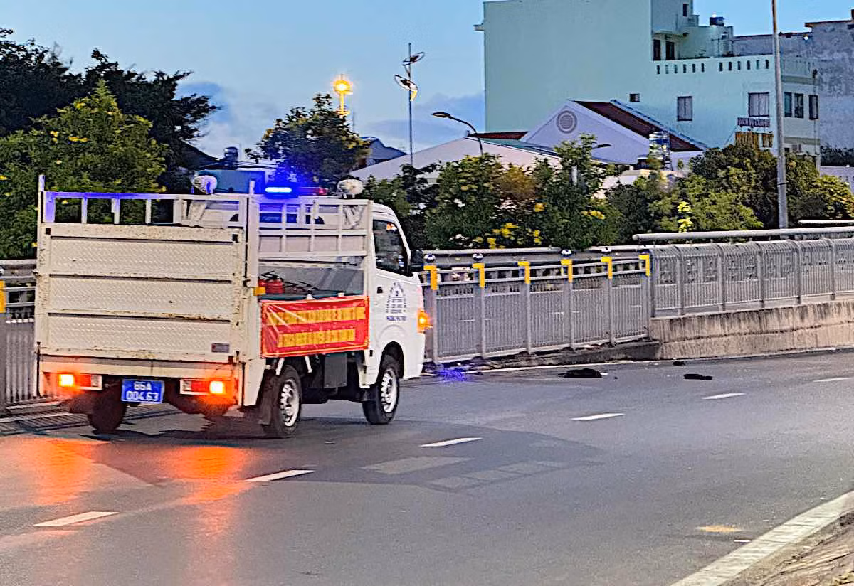 Công an đến bảo vệ hiện trường để điều tra. Ảnh: Duy Tuấn