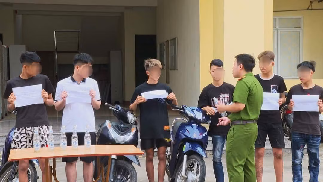 Các đối tượng tại cơ quan chức năng. Ảnh: CACC