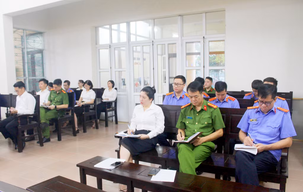 Tổ chức các phiên tòa trực tuyến , phiên tòa rút kinh nghiệm, nâng cao chất lượng công tác xét xử.