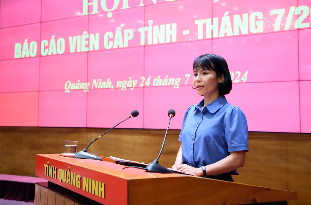 Đồng chí Nguyễn Thị Kim Nhàn, Phó Trưởng Ban Tuyên giáo Tỉnh ủy, định hướng công tác tuyên truyền trong thời gian tới.
