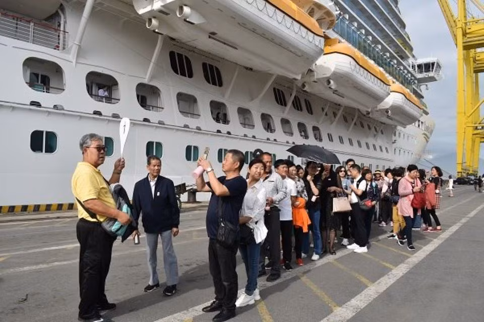 Đoàn khách Trung Quốc đến Đà Nẵng vào cuối năm 2019. Cho đến nay, gần 4 năm, chưa có đoàn khách Trung Quốc nào trực tiếp quay lại Đà Nẵng. Ảnh: Nhân Tâm
