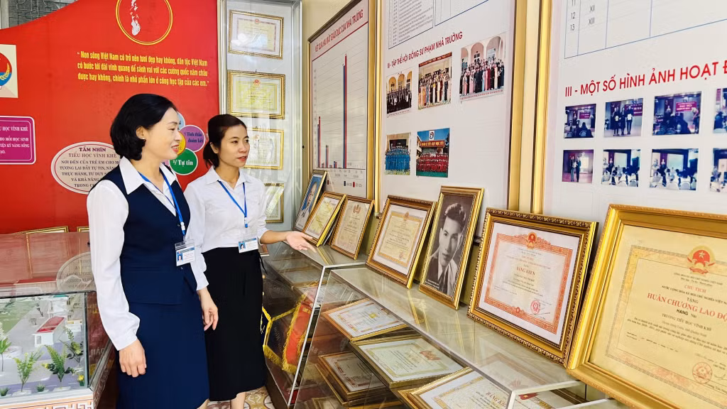 Trường Tiểu học Vĩnh Khê đạt chuẩn quốc gia mức độ 2.