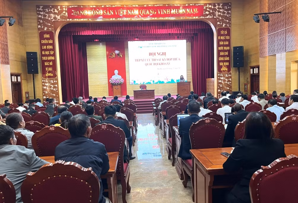Quang cảnh buổi tiếp xúc cử tri huyện Hải Hà.