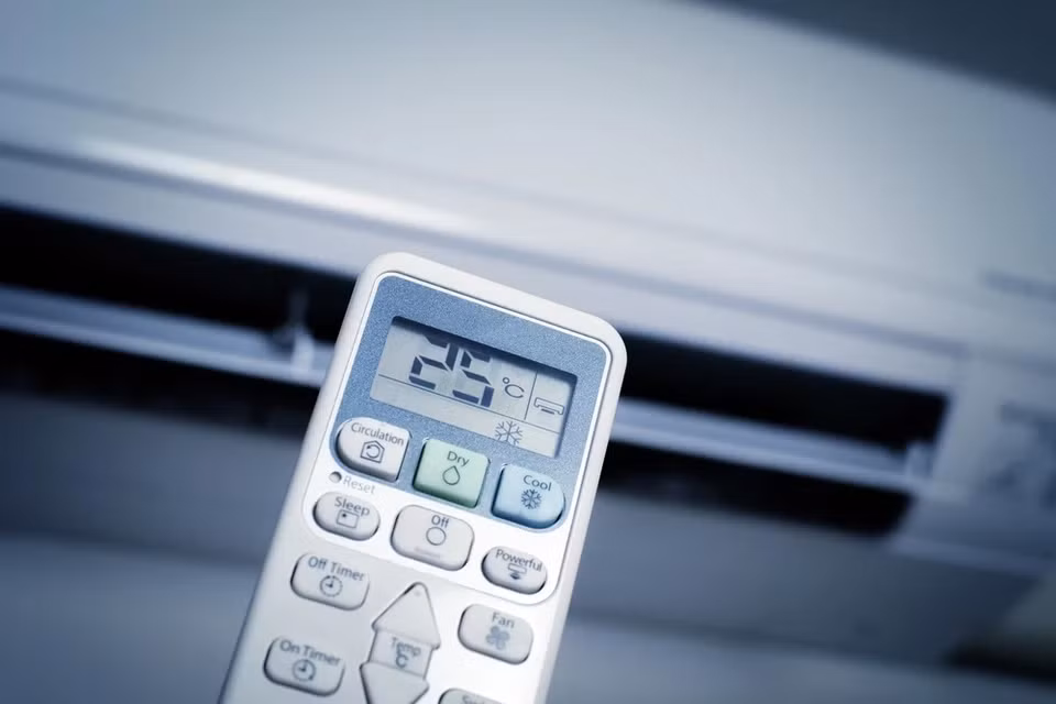 Cần lựa chọn điều hòa phù hợp để không phải chịu lạnh mùa rét sắp tới. Ảnh: HH Air Conditioner.