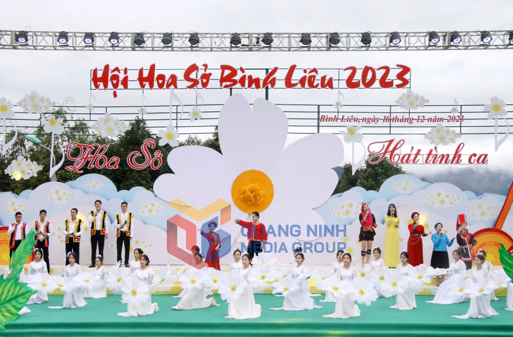 2023-12_Chương trình nghệ thuật khai Hội hoa Sở Bình Liêu năm 2023 với chủ đề Hoa Sở hát tình ca. Ảnh: Nguyễn Dung