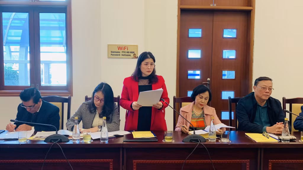 Đại biểu phát biểu tham luận tại hội thảo.