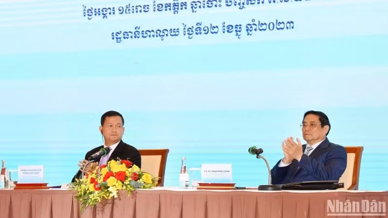 Thủ tướng Phạm Minh Chính và Thủ tướng Hun Manet chủ trì Diễn đàn Xúc tiến đầu tư và thương mại Việt Nam-Campuchia.