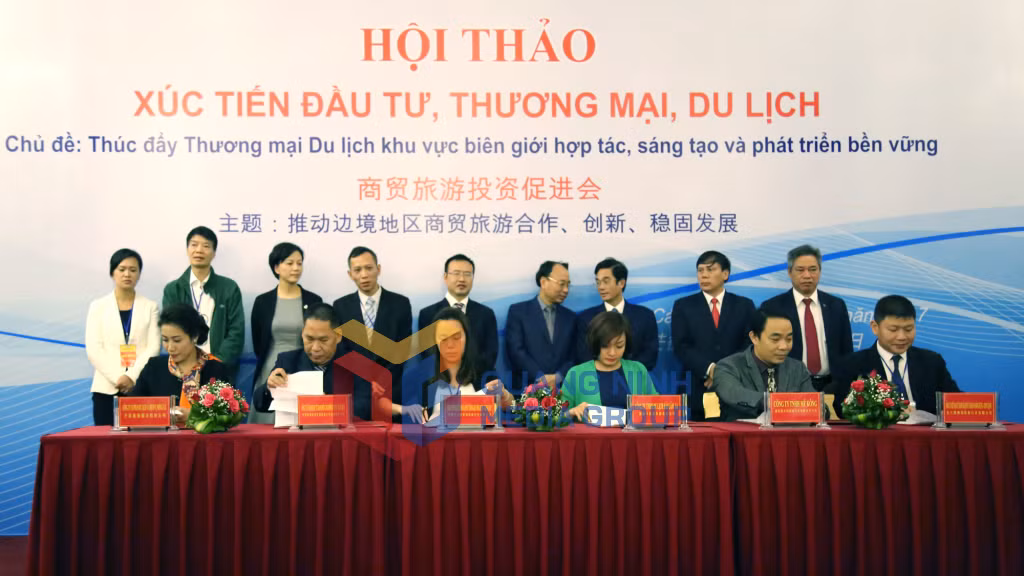 2017-12_11 hợp đồng kinh tế trị giá hơn 6.500 tỷ đồng được ký kết tại Hội chợ Thương mại, Du lịch Quốc tế Việt -Trung 2017. Ảnh: Hữu Việt