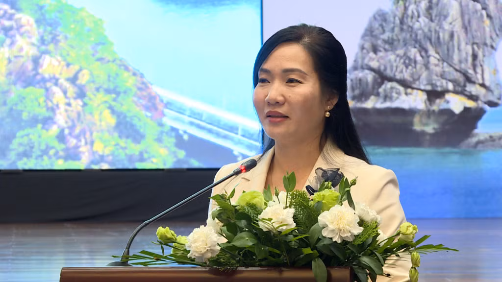 Đồng chí Nguyễn Thị Hạnh, Phó Chủ tịch UBND tỉnh phát biểu tại hội thảo.