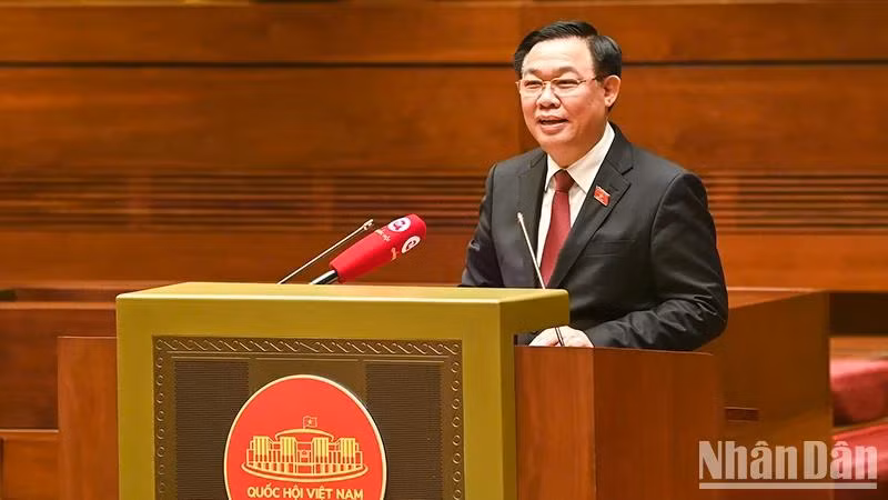 Chủ tịch Quốc hội Vương Đình Huệ phát biểu động viên, chia sẻ và chỉ đạo tại buổi gặp mặt. (Ảnh: DUY LINH)