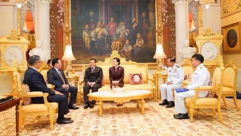 Chủ tịch Quốc hội Vương Đình Huệ đã hội kiến Nhà vua Maha Vajiralongkorn và Hoàng hậu Thái Lan. (Ảnh: TTXVN phát)
