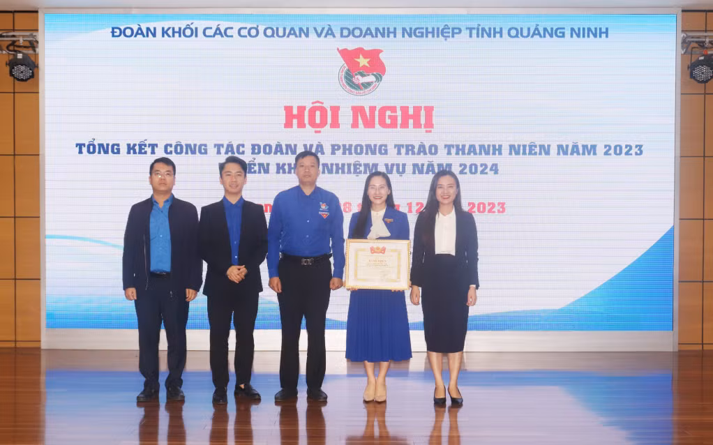 Đoàn Khối các cơ quan và doanh nghiệp tỉnh nhận bằng khen của Trung ương Đoàn vì có thành tích xuất sắc trong công tác Đoàn và phong trào thanh thiếu nhi năm 2023.