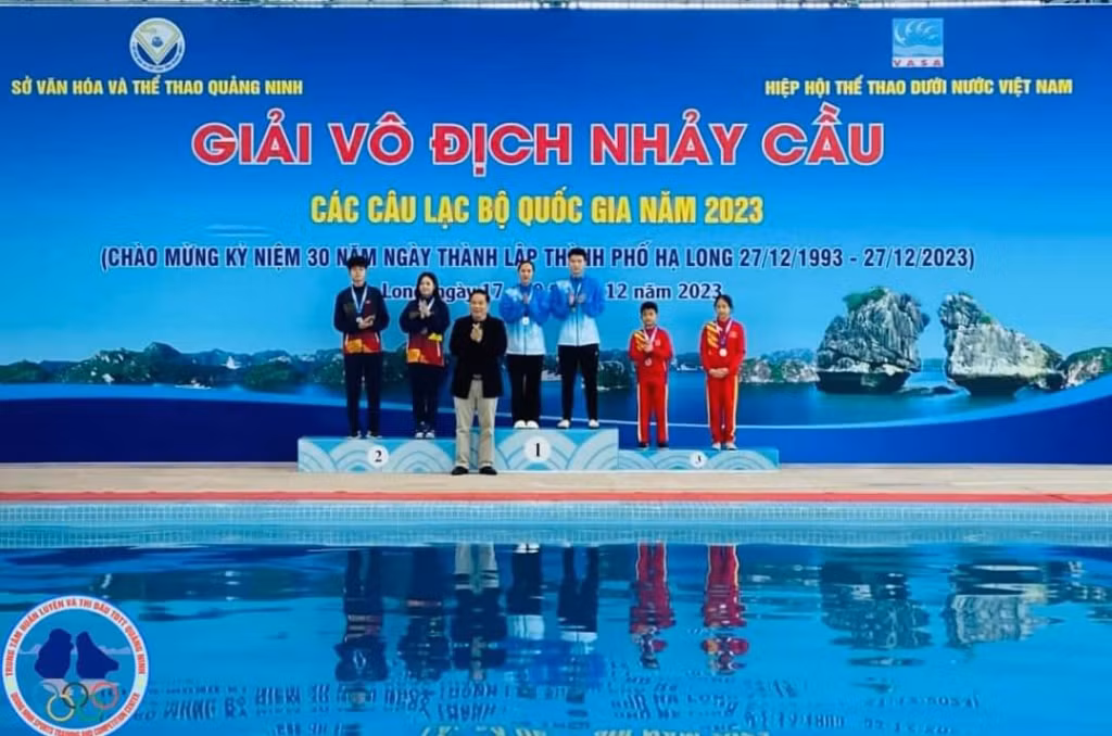 Cặp VĐV Nguyễn Phương Anh - Phương Thế Anh giành HCV ở nội dung đôi nam nữ cầu 5m cùng 4 tấm HCV khác về cho đoàn Quảng Ninh.