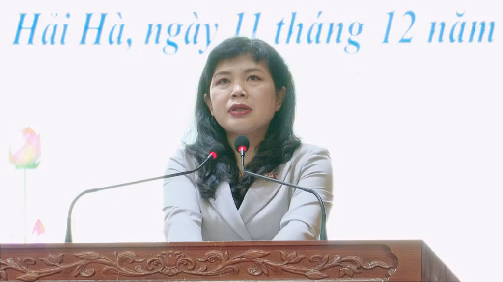 Đại biểu Quốc hội Nguyễn Thị Thu Hà thông tin tới cử tri huyện Hải Hà về kết quả của Kỳ họp thứ 6, Quốc hội khoá XV.